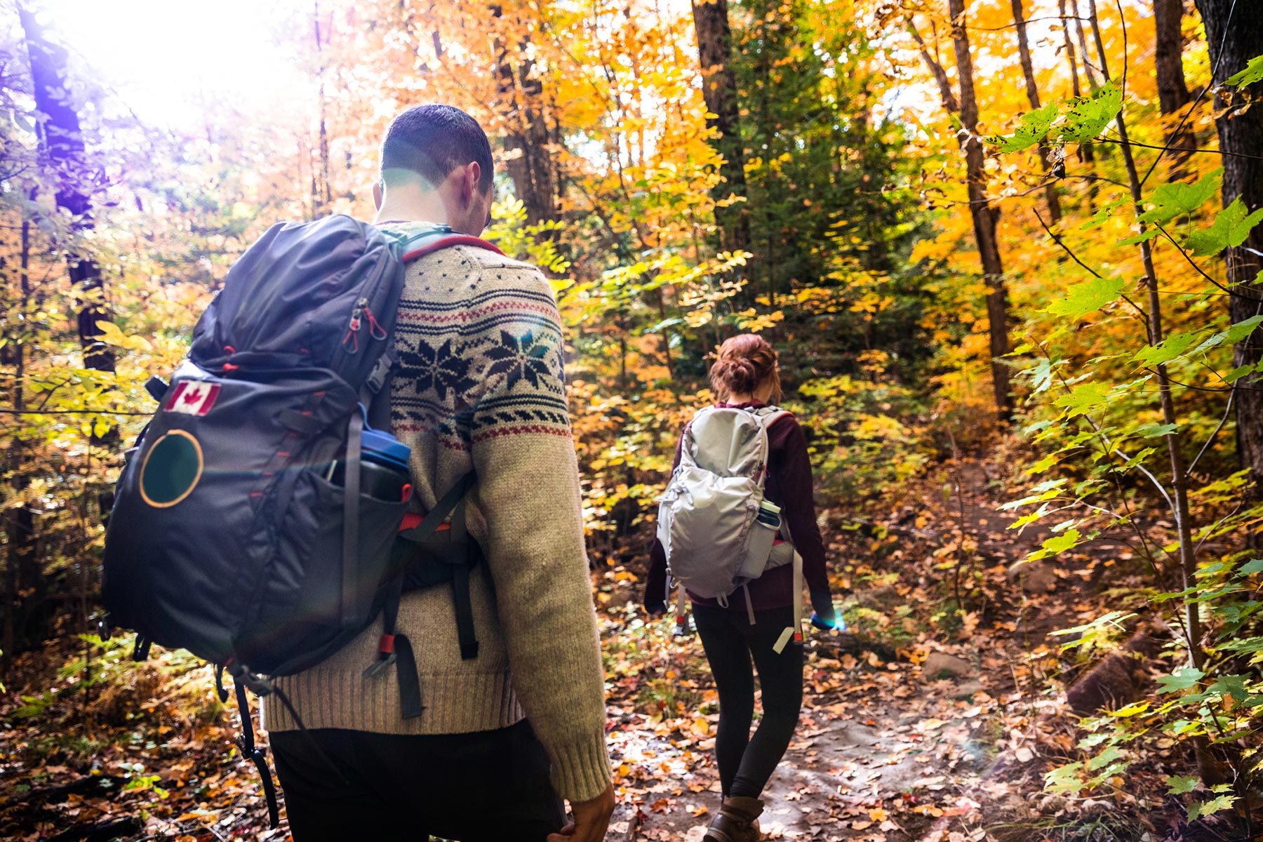 hike-fall-autumn-canada-couple – Your Connection to Wildlife