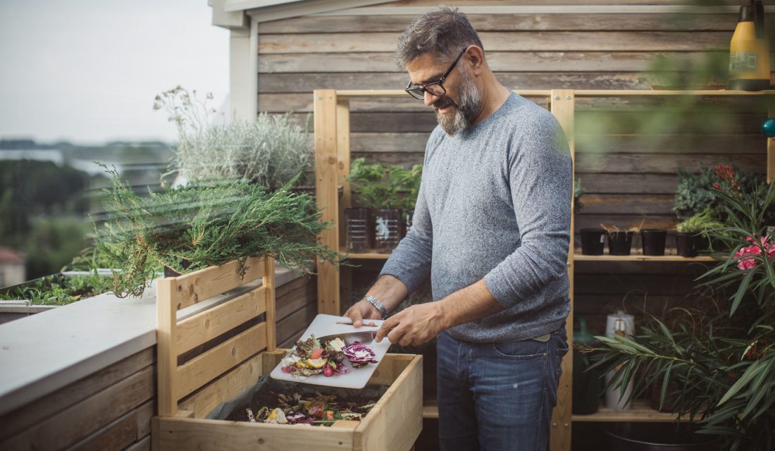 https://blog.cwf-fcf.org/wp-content/uploads/2020/12/kitchen-compost-balcony-1160204160-1100x640.jpg